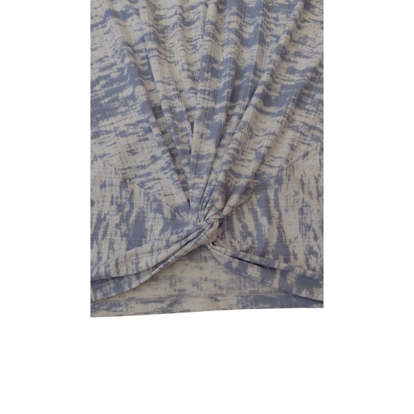 Chic Sleeveless Twist Tank Top - Blue and White - Picture 3 of 5